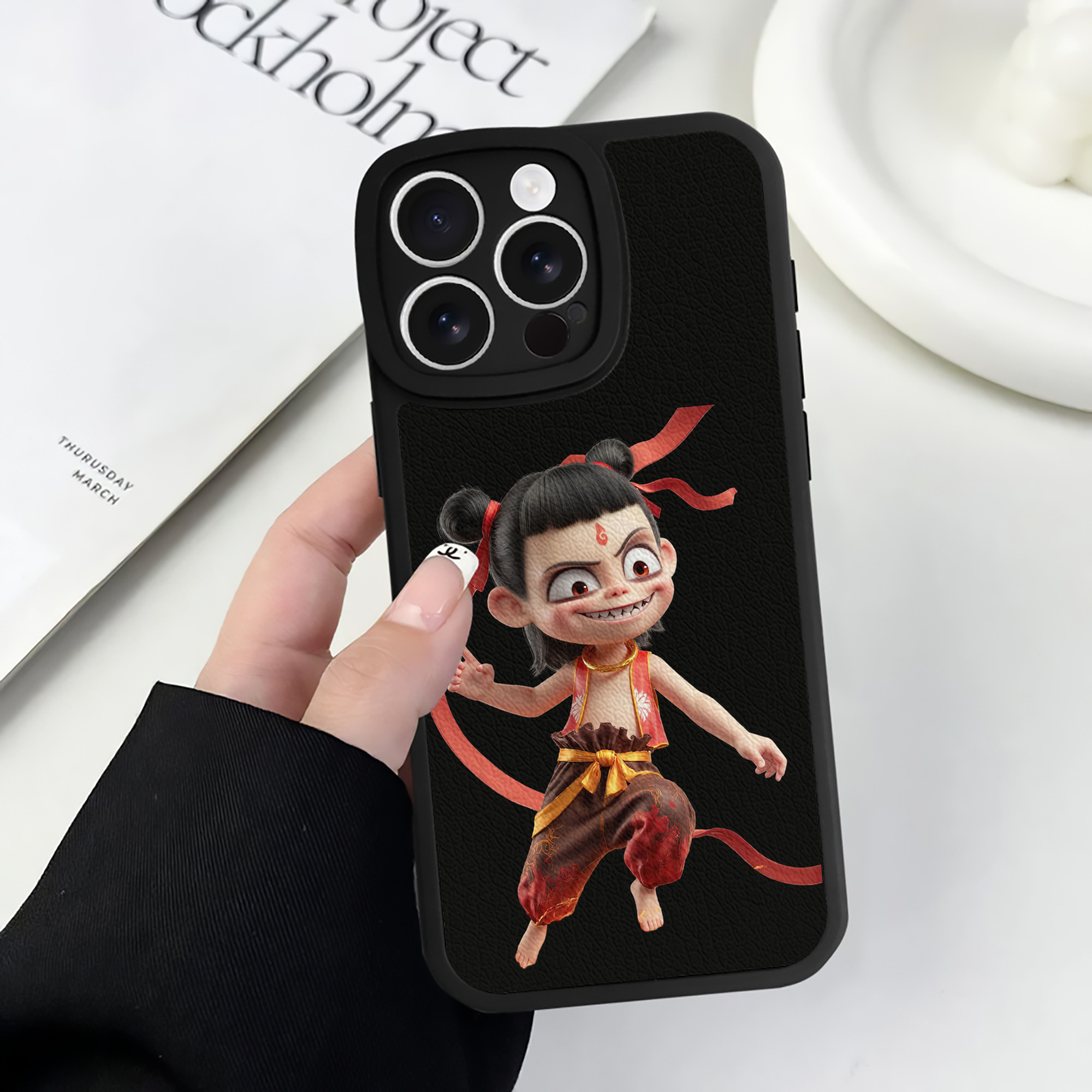 （画像用） Ne Zha 2 ナタ 魔童の大暴れ 【iPhone 16シリーズ対応】シリコンスマホケース（レザー調） 材質：シリコン